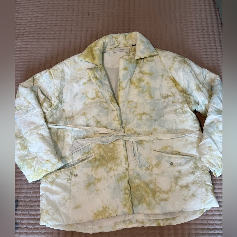 Women’s puffer jacket with removal tie waist